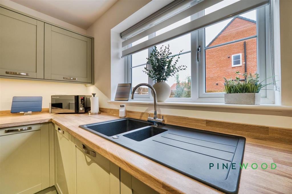 Kitchen / dining room / lounge