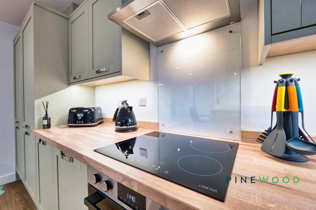 Kitchen / dining room / lounge