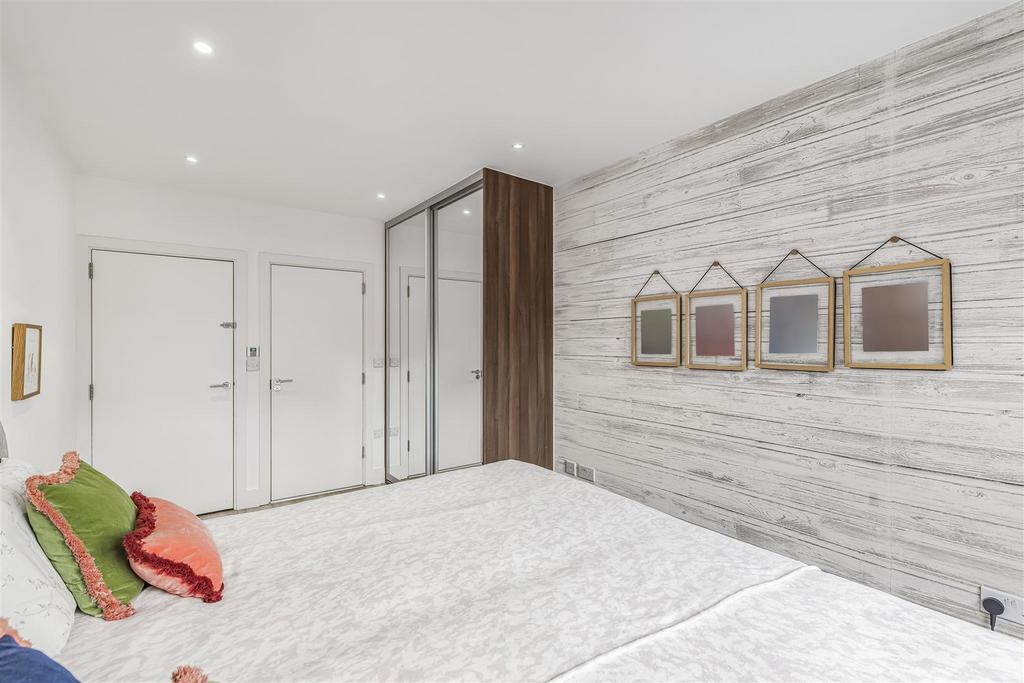 Bedroom/En-suite