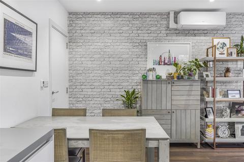 2 bedroom flat for sale, Pipit Drive, London