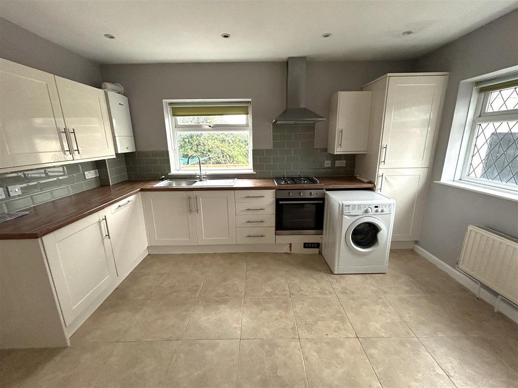 Kitchen / Breakfast Room