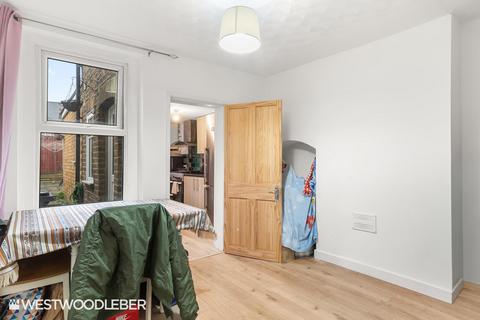 3 bedroom end of terrace house for sale, North Road, Hoddesdon EN11