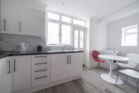undefined, Thirlmere Avenue, Tilehurst, Reading