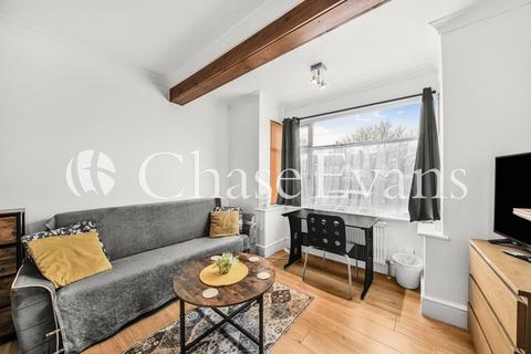 2 bedroom bungalow to rent, Eastern Avenue, Romford, RM1