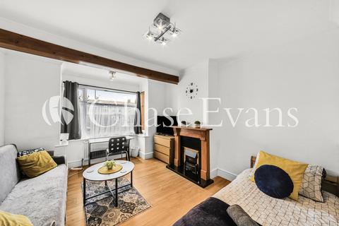 2 bedroom bungalow to rent, Eastern Avenue, Romford, RM1