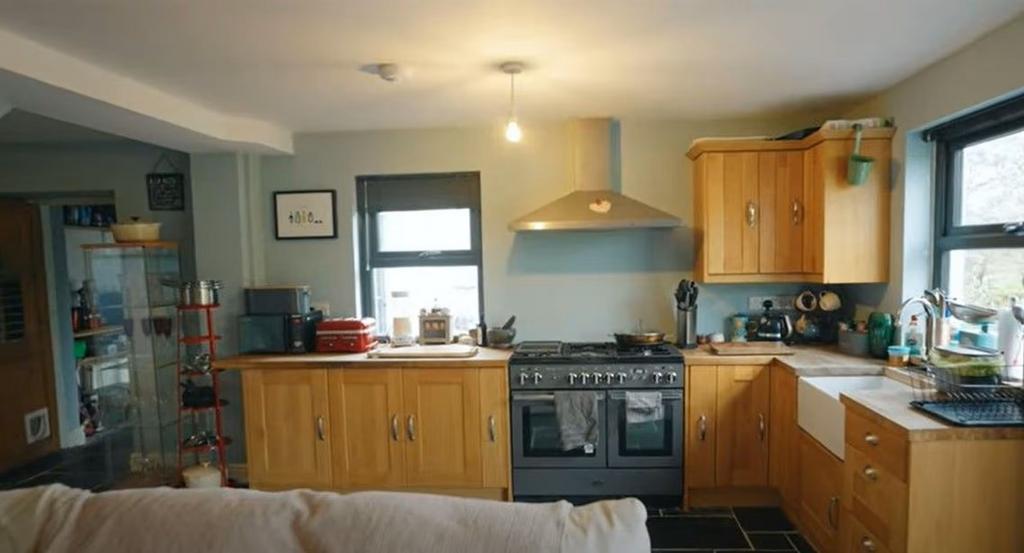 Open Plan Kitchen/Lounge Area
