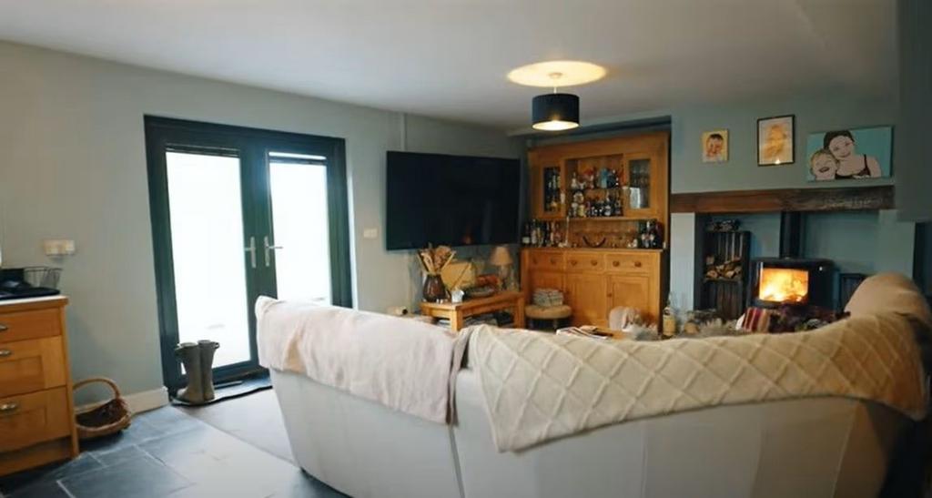 Open Plan Kitchen/Lounge Area
