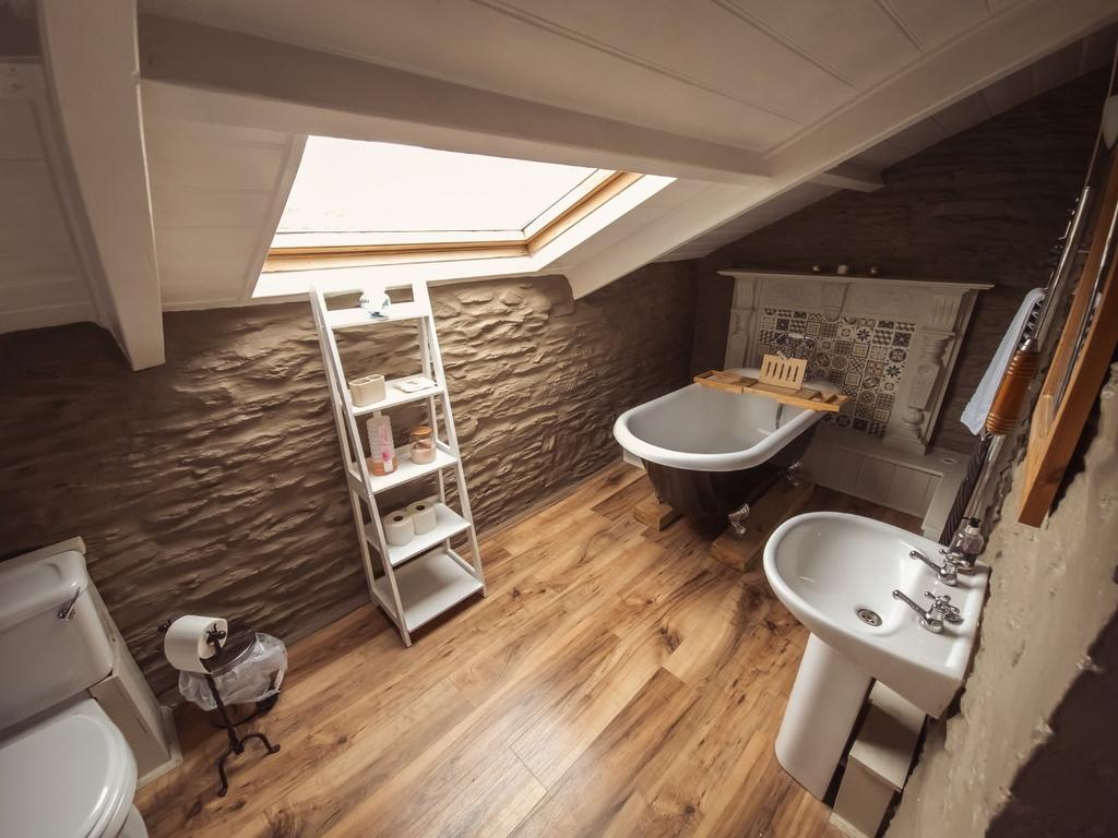En-Suite 2