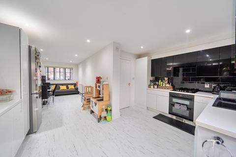 3 bedroom townhouse for sale, Magnolia Gardens, Edgware