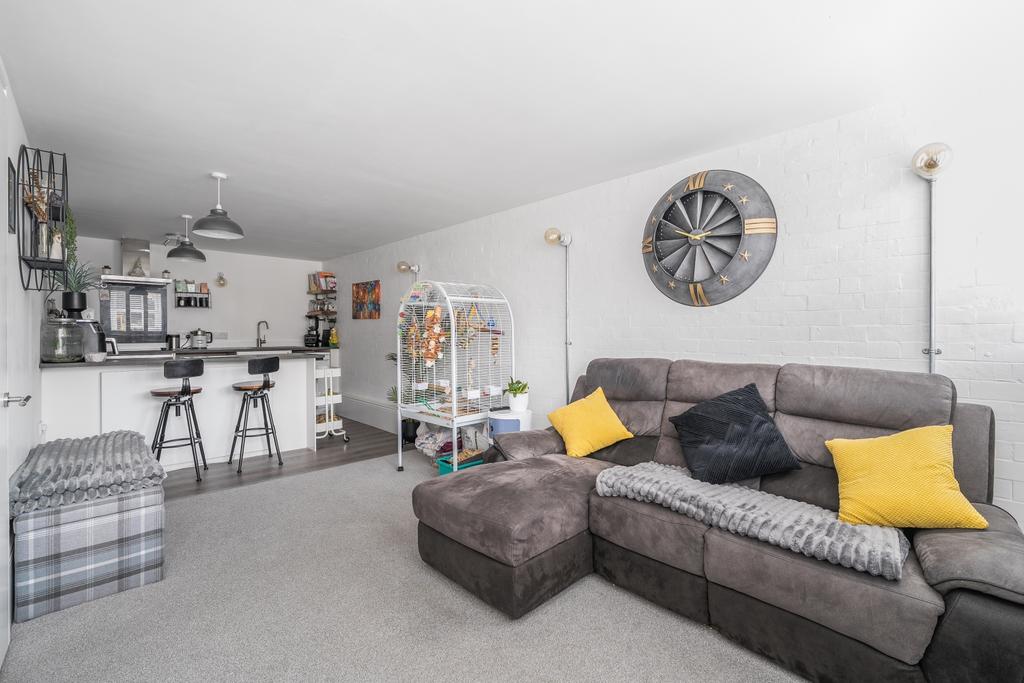 1405487-8-6977887a49f64