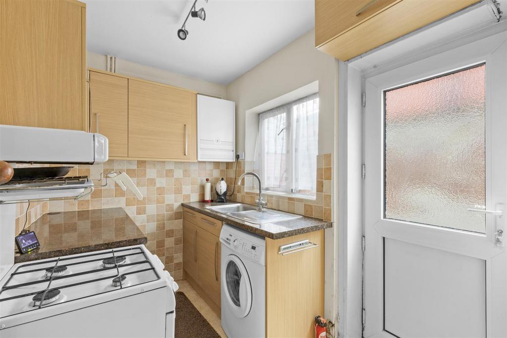 125 Cressex Rd, HP12 4 PZ-7.jpg