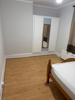 1 bedroom in a house share to rent, Gartmore Road, Ilford IG3