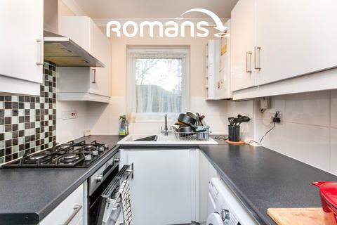 2 bedroom flat to rent, Bruntile Close, Farnborough, GU14