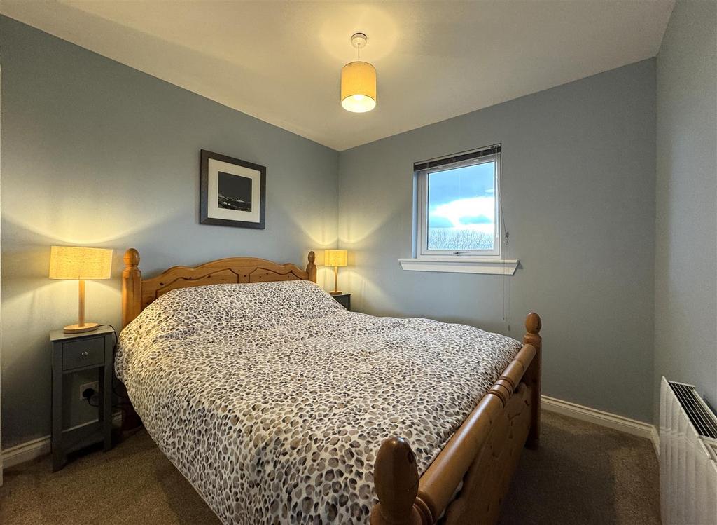 Bedroom 1.jpg