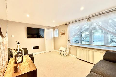 3 bedroom semi-detached house for sale, Elmcroft Road, Ipswich IP1
