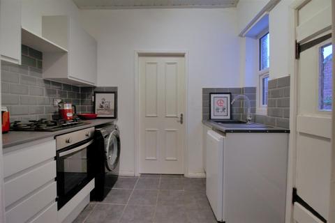 2 bedroom apartment to rent, Fairfield Road, Jesmond