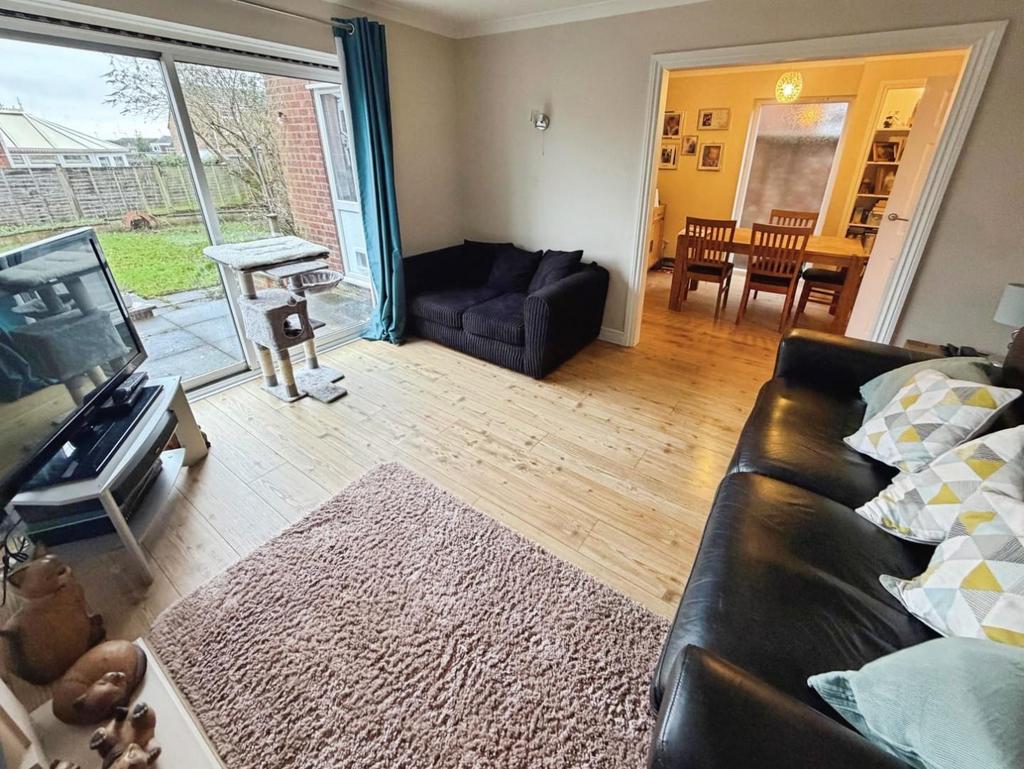 Living Room2.jpg