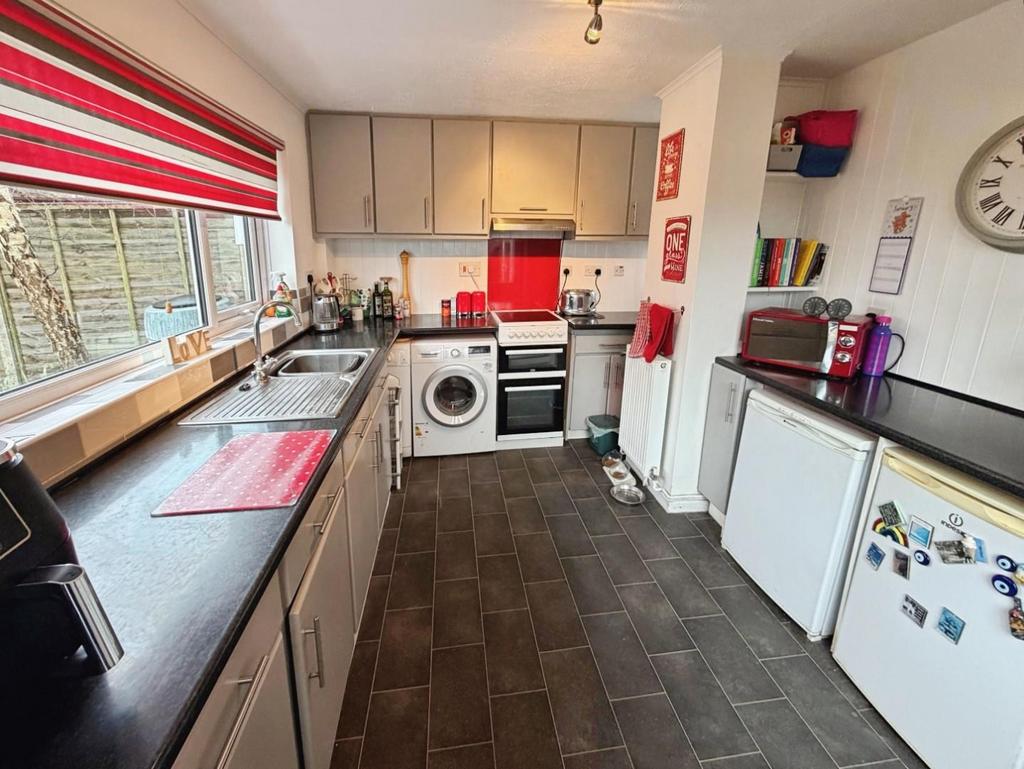 Kitchen2.jpg