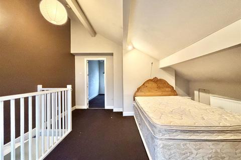 undefined, High Street, Bradford BD13