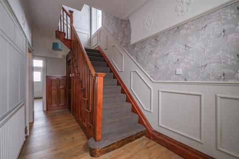 3 bedroom semi-detached house for sale, Lower Edge Road,,Rastrick