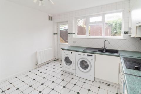 2 bedroom flat for sale, Heronsgate, Edgware, HA8
