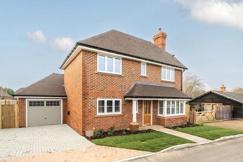 3 bedroom detached house to rent, Manor Farm Lane, West Horsley, Leatherhead, KT24
