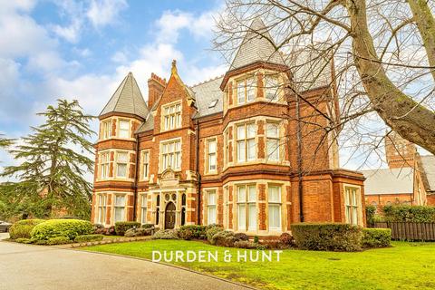 3 bedroom apartment for sale, Regents Drive, Woodford Green, IG8