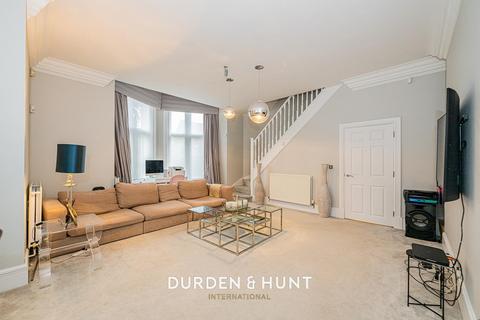 3 bedroom apartment for sale, Regents Drive, Woodford Green, IG8