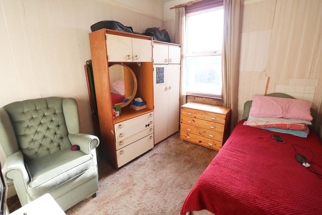 Middle Bedroom