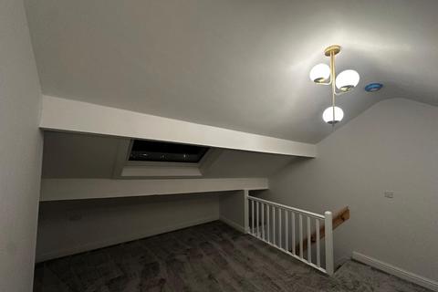 3 bedroom terraced house to rent, 348 Halifax Road