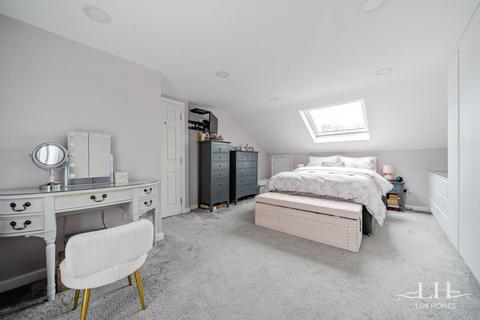 4 bedroom terraced house for sale, Osborne Road, Hornchurch