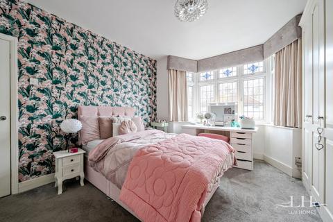 4 bedroom terraced house for sale, Osborne Road, Hornchurch