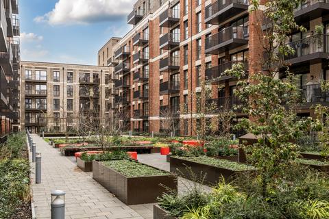 3 bedroom apartment to rent, 6 Headlam Avenue, London SW4