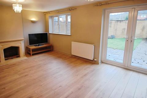 3 bedroom terraced house to rent, Cedar Close, Charlton Kings, Cheltenham