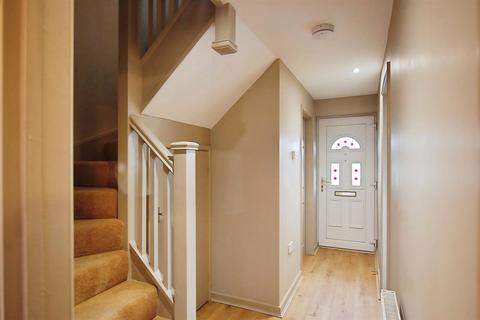 3 bedroom terraced house to rent, Cedar Close, Charlton Kings, Cheltenham