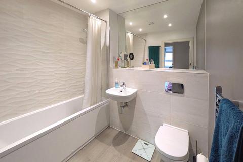 1 bedroom flat for sale, Maybury Road, Surrey GU21