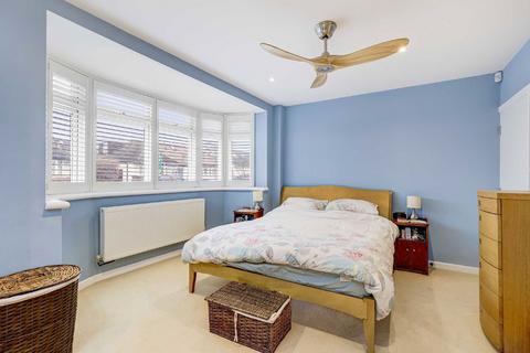 4 bedroom bungalow to rent, Lime Grove, Twickenham TW1