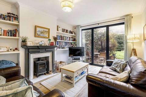 4 bedroom bungalow to rent, Lime Grove, Twickenham TW1