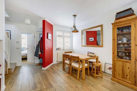 4 bedroom bungalow to rent, Lime Grove, Twickenham TW1