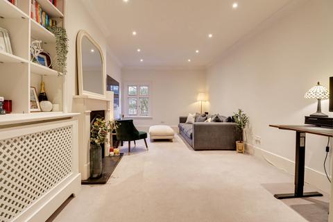 2 bedroom flat for sale, High Street, Harpenden, Hertfordshire, AL5