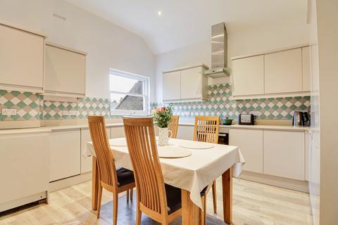 2 bedroom flat for sale, High Street, Harpenden, Hertfordshire, AL5