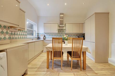 2 bedroom flat for sale, High Street, Harpenden, Hertfordshire, AL5