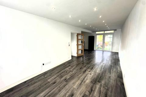 3 bedroom end of terrace house for sale, Saxon Avenue, Feltham