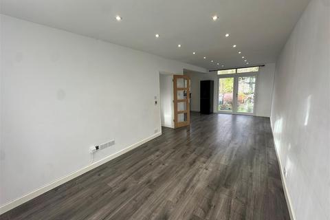 undefined, Saxon Avenue, Feltham