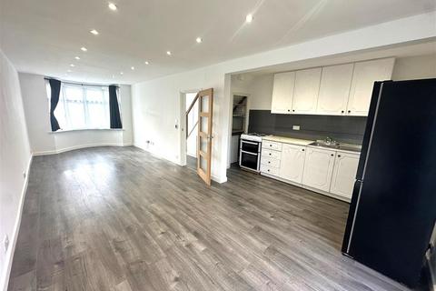 undefined, Saxon Avenue, Feltham