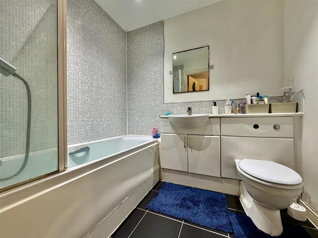 Family Bathroom/ WC