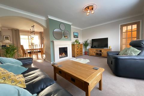 4 bedroom detached house for sale, St. Michaels Lane, Scarborough, YO11