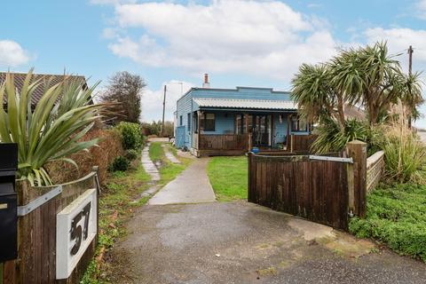 2 bedroom detached bungalow for sale, California Avenue, Scratby