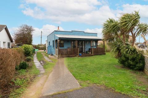 2 bedroom detached bungalow for sale, California Avenue, Scratby