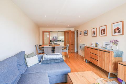2 bedroom flat to rent, Brewhouse Lane, Castle Court, SW15